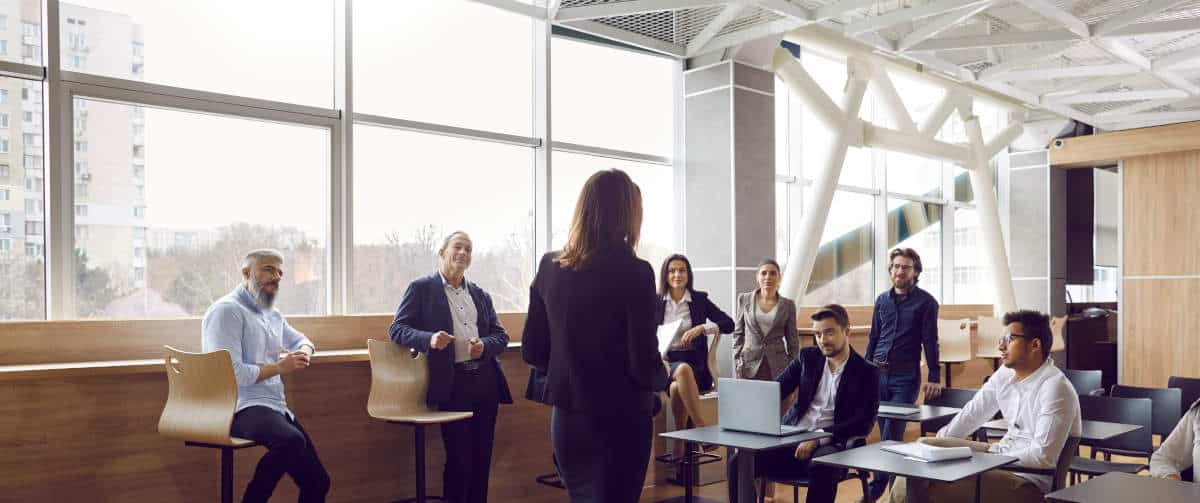 Architecte d'entreprise s'engageant avec les parties prenantes
