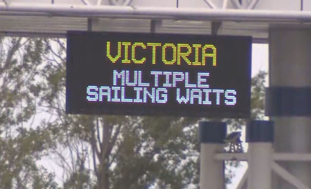 Digital sign showing multiple sailing waits to Victoria from tswassen